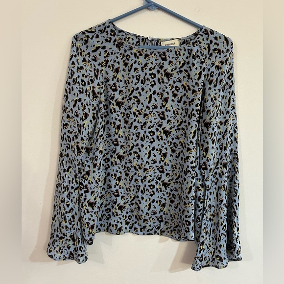 L’AGENCE Women’s Small Dylan 100% Silk Blouse In Sky Blue Sauvage Bell Sleeve - Picture 3 of 11